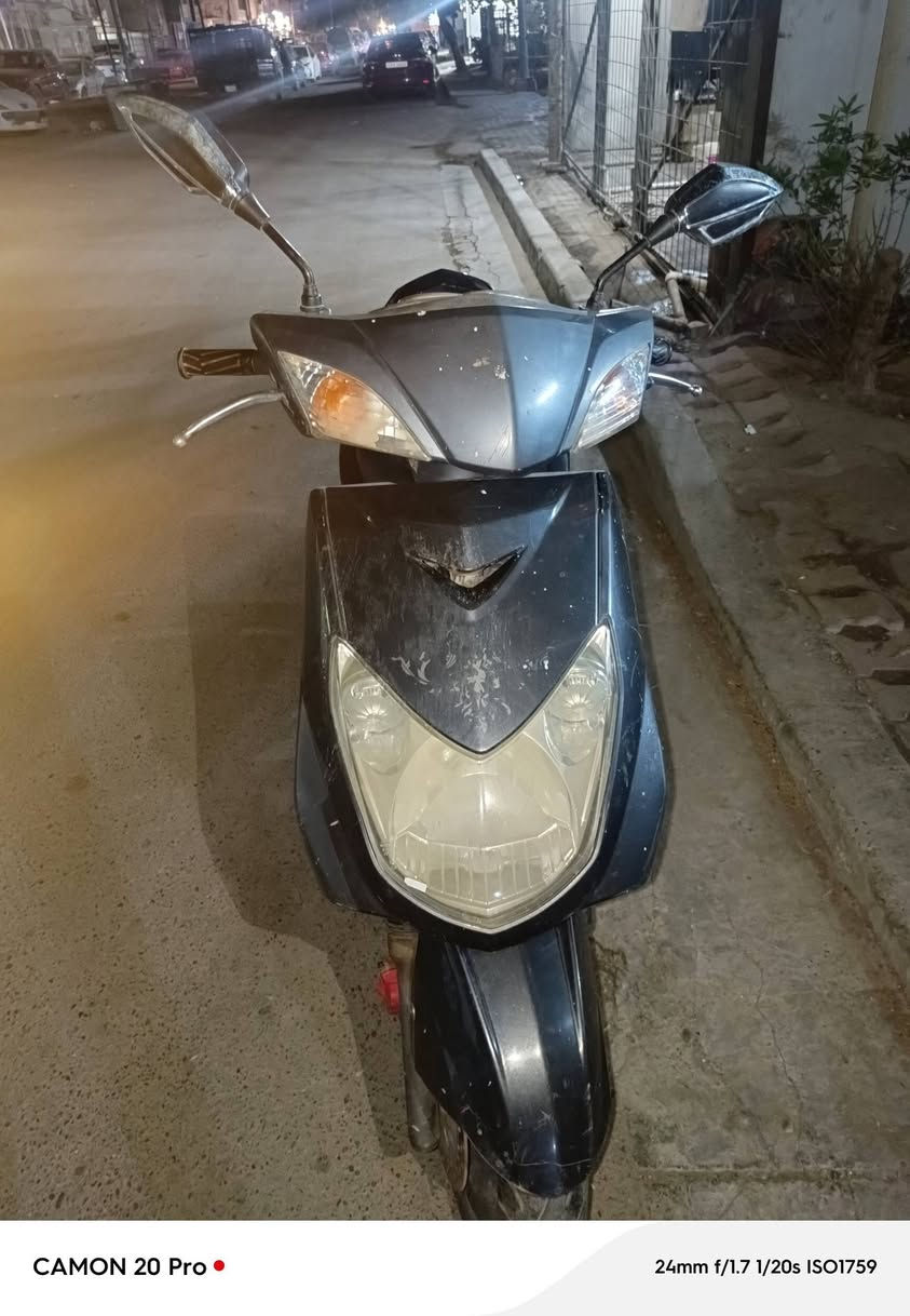 سلام عليكم دراجه سكنس فحل نوزل دراجه كلشي مابيها محرك ممفتوح كهربائي شغاله بس بيها خربطه بل تشغيل وبل مشي عادي متخربط مكان بغداد لاعضميه سعر 550 ***********
