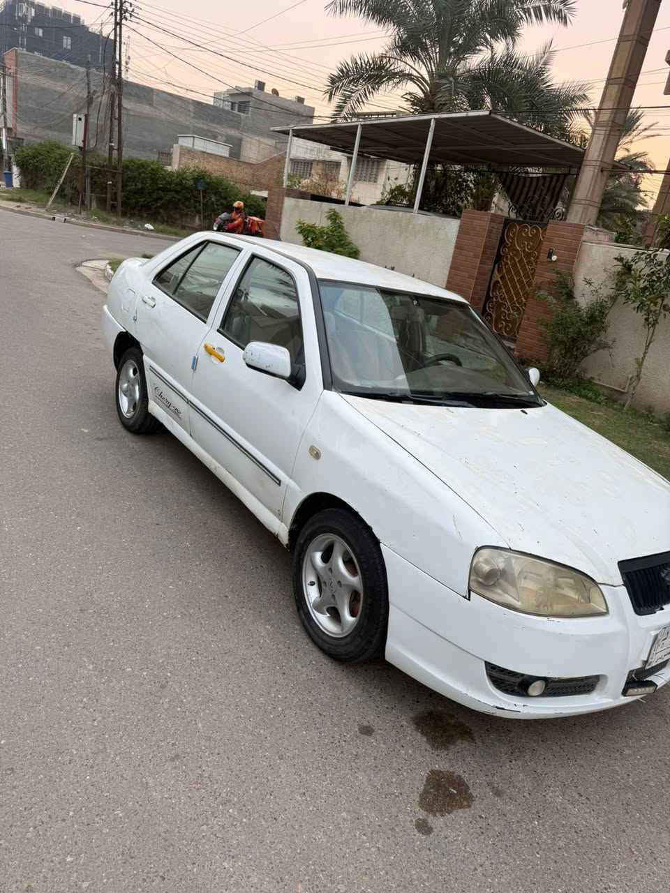 سيارة شيري كوين موديل 2009، خير من الله، كير جديد
المكينة بحالة جيدة وبها بداية بخار خفيف جدًا، التبريد ثلج.
رقم خصوصي بغداد.

الهيكل (الكشر) مرتب ويحتاج ملاحظات بسيطة.
الداخل نظيف، الدوشمة البلادية نظيفة.
الكهربائيات شغالة لكن تحتاج ملاحظات بسيطة.
السيارة متوكفة أبد.

💰 السعر: 27 وقابل للمجال للجاد
📍 العنوان: بغداد – حي الجامعة – شارع المركز
📞 الهاتف: ***********
