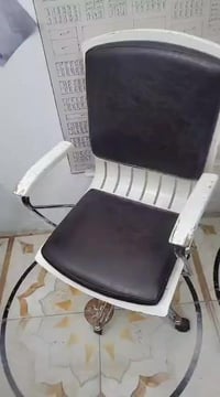 كرسي مكتب • نضيف • توصيل متوفر