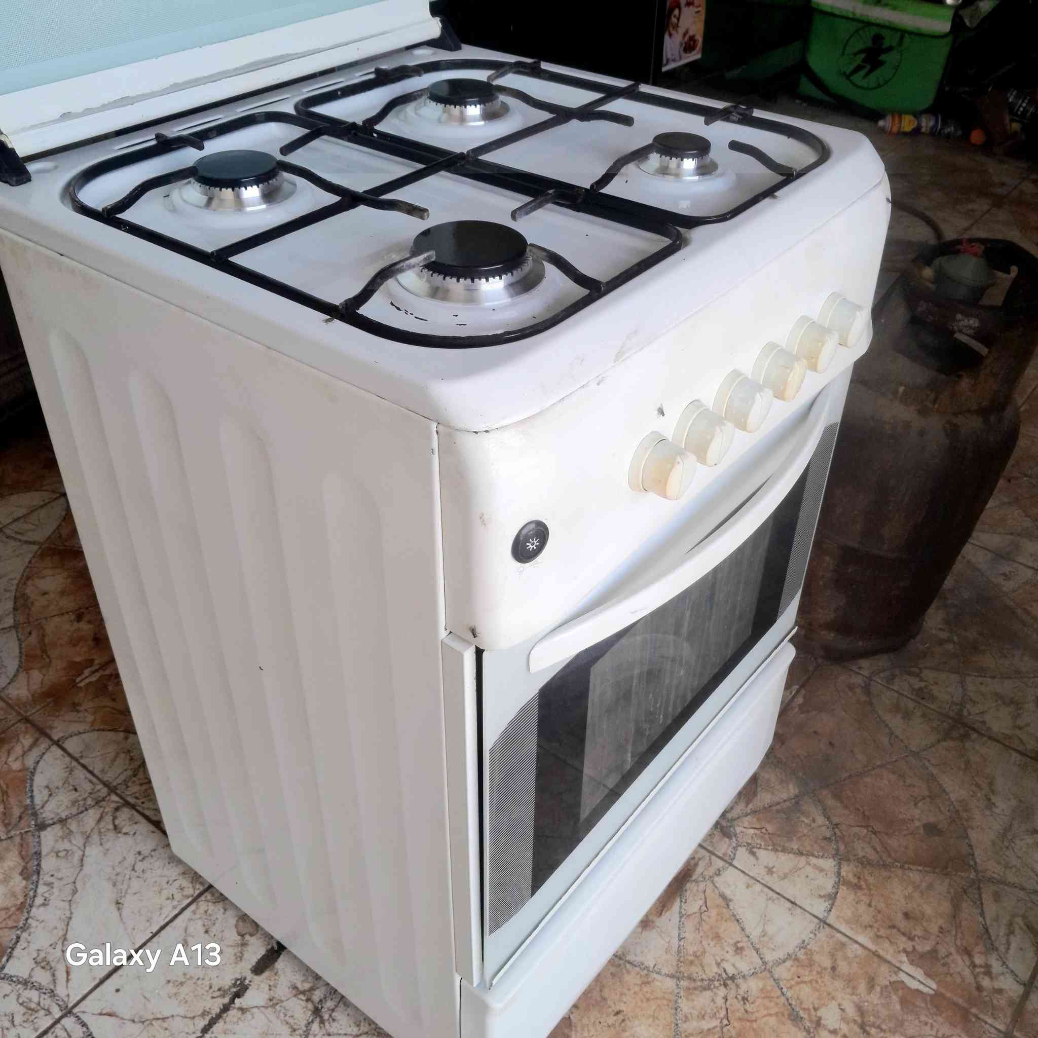 طباخ ٤ مشاعل نوال جدا نظيف بيع او مراوس ٩٠ وبي مجال العنوان حي النداء شارع المكاتب وتساب مازنجر موجود ***********
