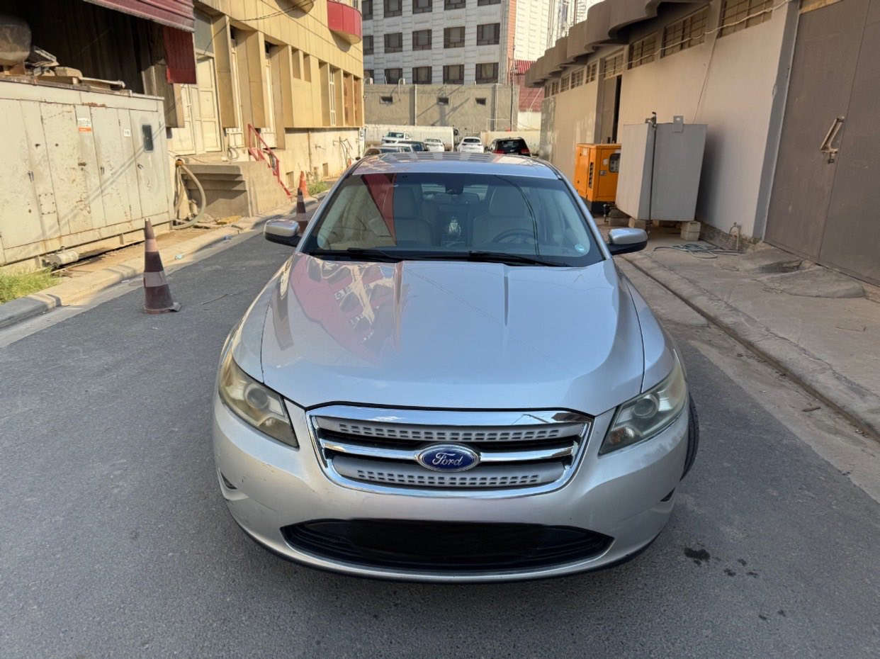 فورد تورس لمتد 2012
ضررها جاملوغ ونص باب بدون دواخل 
مكانها دهوك رقمها وسنوية جديد
سعرها 108$ وبيها مجال
للأتصال :-***********
***********
واتساب موجود
