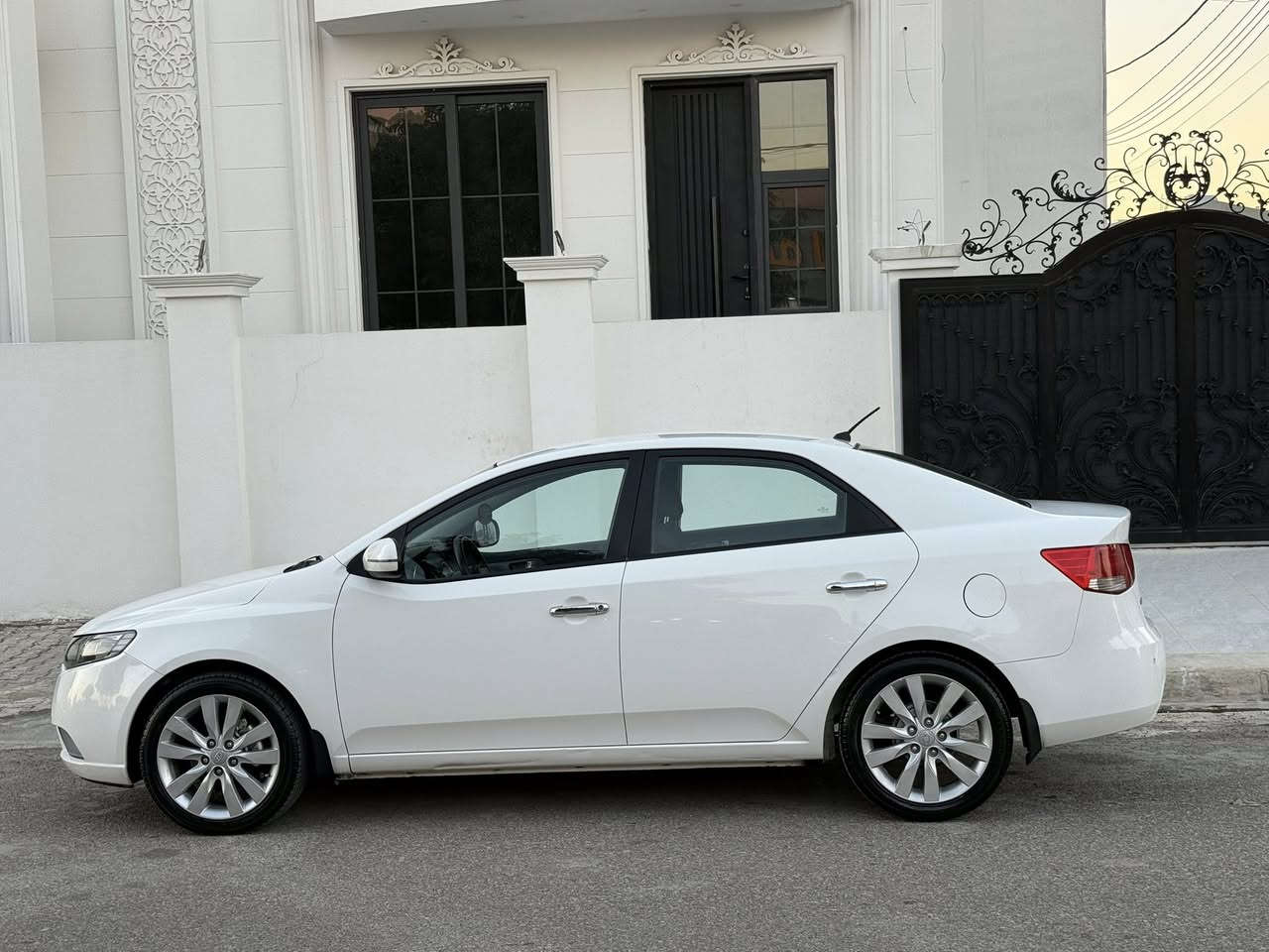 سيارة سيراتو خليجي موديل 2011
شرط كير محرك مامفتوحه صدر امامي خلفي جازها اربعه تايرات جددت تحويل مباشر موصفات معروفه سيارة مكفوله كفاله عامه سعر 117
***********
