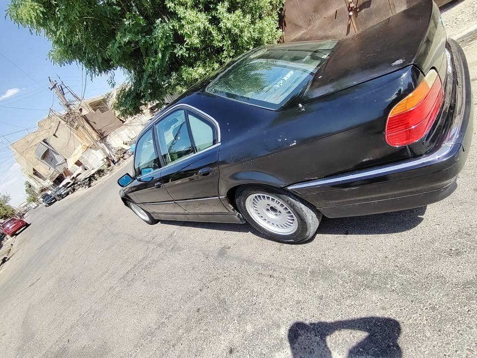 سلام عليكم  سيارة للبيع  744 v8
سيارة دبل جام كهربائيات بلادية كلة شغال
صندوق شفط سلايد شغال 
غرفة جلد كهرباء كلة شغال 
موديل ٩٥
السعر ٧٠ وبيها مجال
***********
مكان السيارة بغداد
