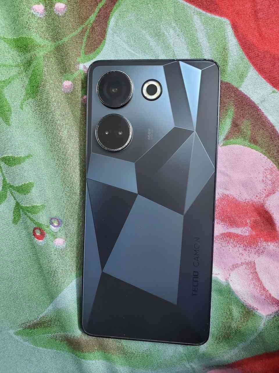 سلام عليكم عندي تكنو كامون 20 برو
ذاكره 256 

عشوائية 8 + 8 

بطاريه 5000 

كامرات فولل 

صوت ستريو 

شاشه 120 هيرتز

الجهاز نضيف فول ١٠٠

 السعرر 130 

مكاني حله جزائر


**إذا كنت صاحب هذا الإعلان وتريد حذفه لأي سبب، رجاءا أرسل رسالة إلى الدعم الفني**