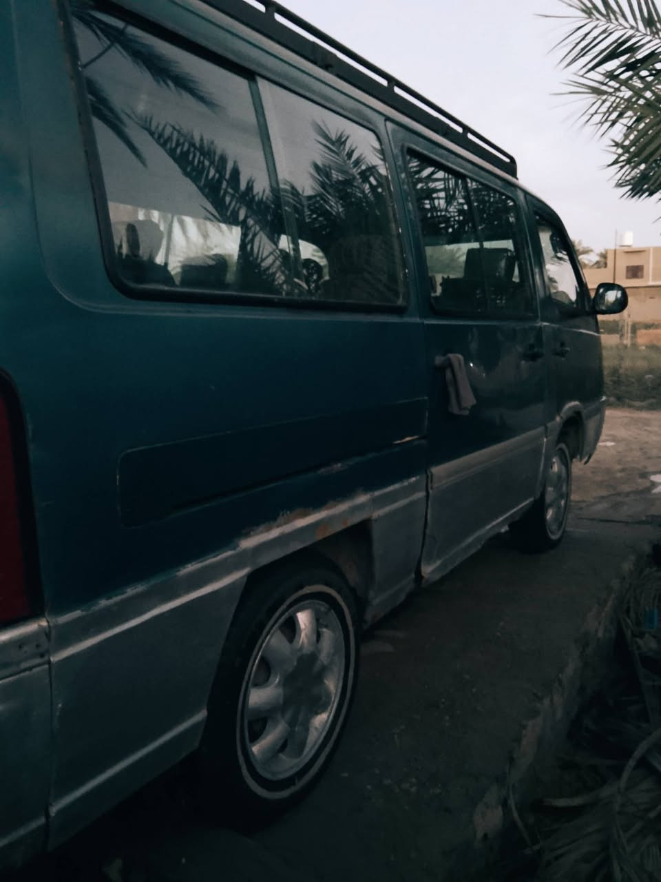 موديل 96 مكينه كير خير من الله جسور وگاعيه نضيفات تخم تاير جديد السيارة بلادية سنويه ساقطه عليه مرور تريد وراك تريد وراي مصفره هيئه مكاني حله سعر 48 موجود خاص *********** اذا شراي تشلع عيوني اذا مو شراي لا تعبني
