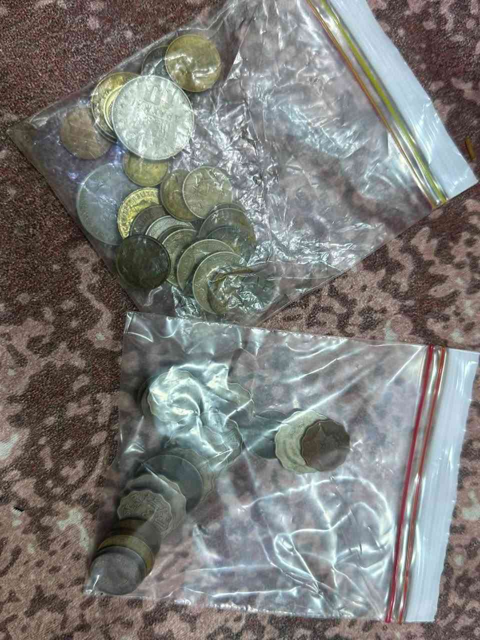 سلام عليكم عندي هذن العملات بيهن جمهوري وملكي واروبي سعرهن 200 الف مكاني بغداد البياع توصيل ما عندي 
***********
