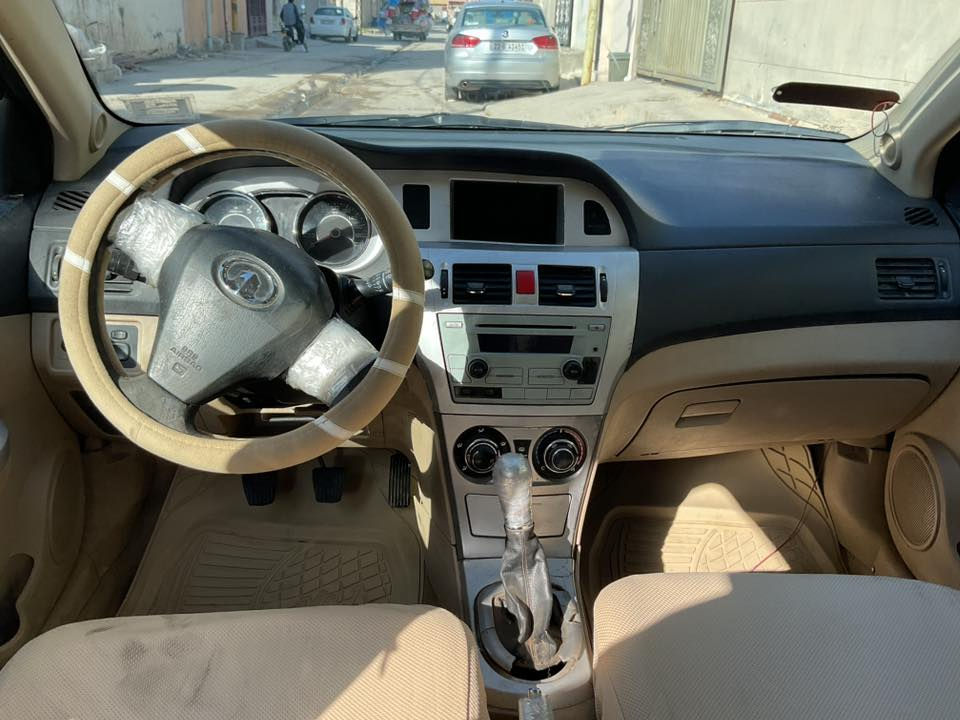 السلام عليكم كريت ويل للبيع موديل 2011رقم بغداد مشروع وطني دفتر بانزين كير ومحرك بالشرط تخم تاير جديد شاشة ايباد صدر امامي خلفي جديد سيارة بدون ضربة للاستفسار الاتصال *********** السعر 46وبيهة مجال
