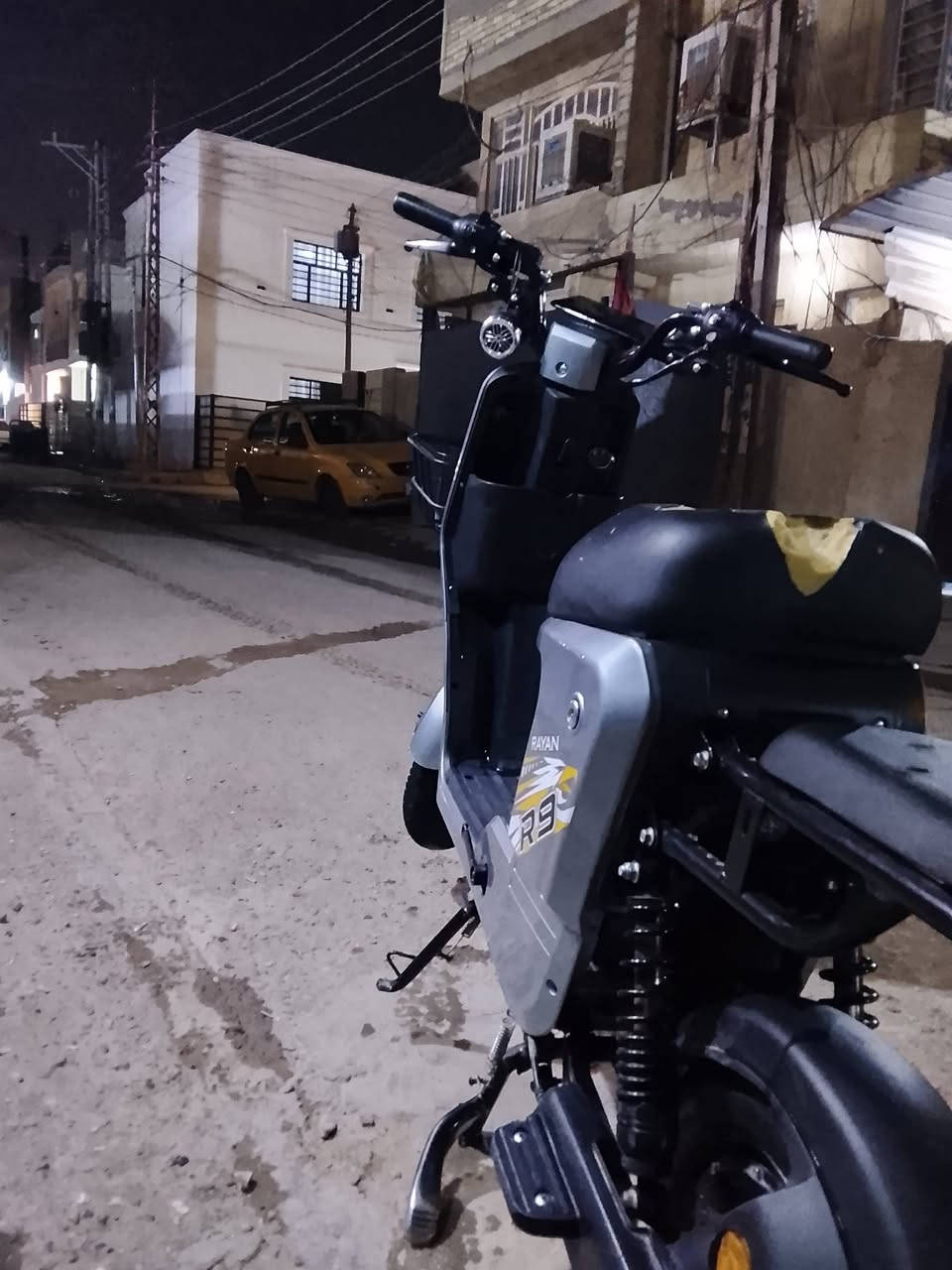 السلام عليكم شباب دراجه اR9البيع شركت الريان الدراجه يردلها ترتيب البطاريات 5الريات الصلبات ملف ما مفتوح عقل ما ملعوب بي دراجه نضيفه وجديده نقوصات بصيطه الكشنات تغليف ولبوربرين مال ركبه وشخطه بل كفر العنوان الدوره ابودشير الاتصال على الرقم هاذ***********وتساب وعل شريحه متواجد بكل وقت
