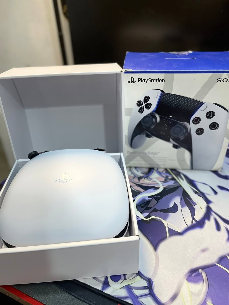 جوستك بلي 5 Sony PlayStation 5 DualSense Edge اللاسلكية الاحترافية باللون الأبيض. 

تتميز هذه اليد المخصصة بقدرة عالية على التعديل، حيث تتيح لك إعادة تعيين الأزرار وتعديل حساسية العصا والزناد لتناسب أسلوب لعبك.
تتضمن الوحدة أزرارًا خلفية قابلة للبرمجة ووحدات عصا أنالوج قابلة للاستبدال، مما يطيل من عمر الجهاز ويعزز الدقة.
تتضمن الحزمة حقيبة حمل مخصصة، كابل USB مجدول، وأغطية طرفية مختلفة للعصا لضمان الراحة والأداء.
تحتفظ بجميع الميزات الغامرة لوحدة DualSense الأصلية، مثل التغذية اللمسية، والزنادات المتكيفة، والميكروفون المدمج. 
ملاحظة 🌺🌺مستخدمة بيها خلع بالجلدة فقط شرط الشغل وكامل ملحقات 🌺🌺


**إذا كنت صاحب هذا الإعلان وتريد حذفه لأي سبب، رجاءا أرسل رسالة إلى الدعم الفني**