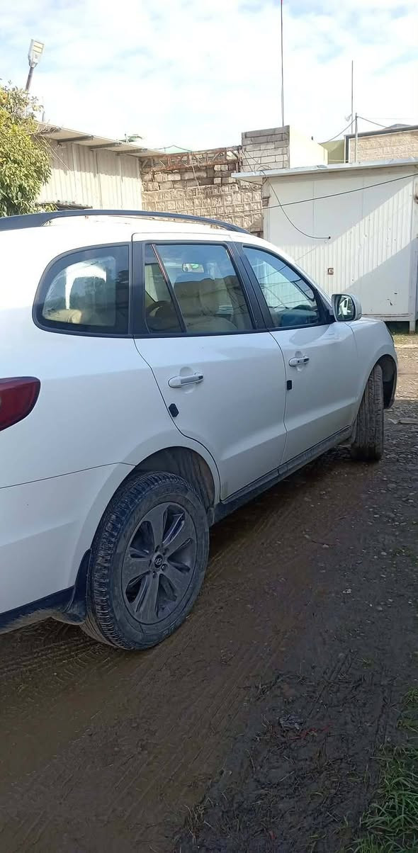 السلام عليكم سنتافي للبيع ٢٠١٢ فول مواصفات محرك كير شرط جديد ٦ سلندر ٧ راكب ***********
