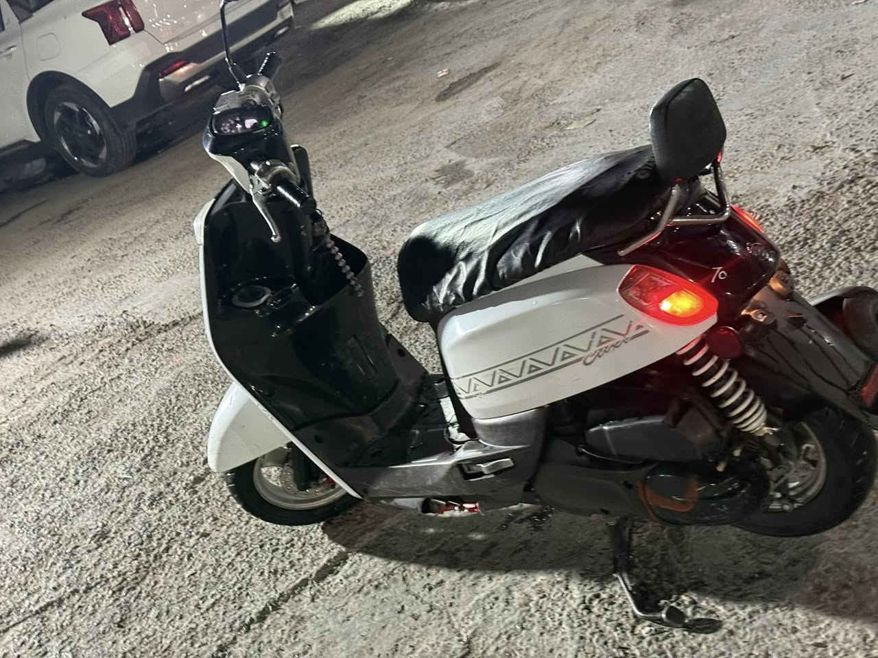 السلام عليكم بوليس حديث دراجه كارتون جديده حاله الوكاله رمبه بلاديه كلها شغاله ماشيه 30تخم تاير كفر اصلي مكينه شعله معدل السعر 950مكاني بغداد الشعله ***********
