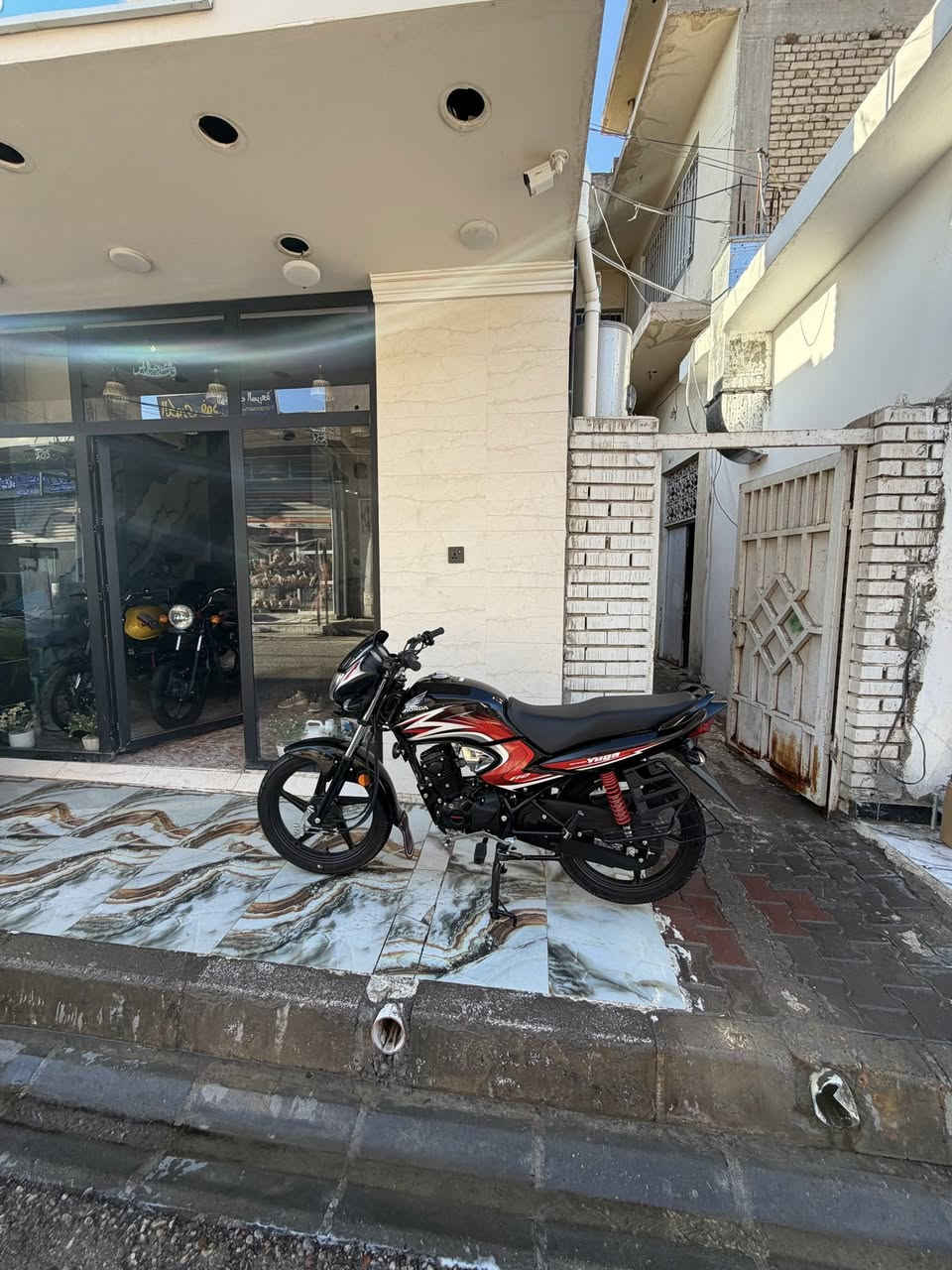 معرض القريشي ديالى بعقوبة قرية خرنابات المصداقيه عنواننا ✌️***********😍
توفر هوند الصنع هندي اصلي موديل 25 دراجه ثاني تبديل دهن اله ماشي 350 كيلو شراي يتصل بخدمتكم 👏
