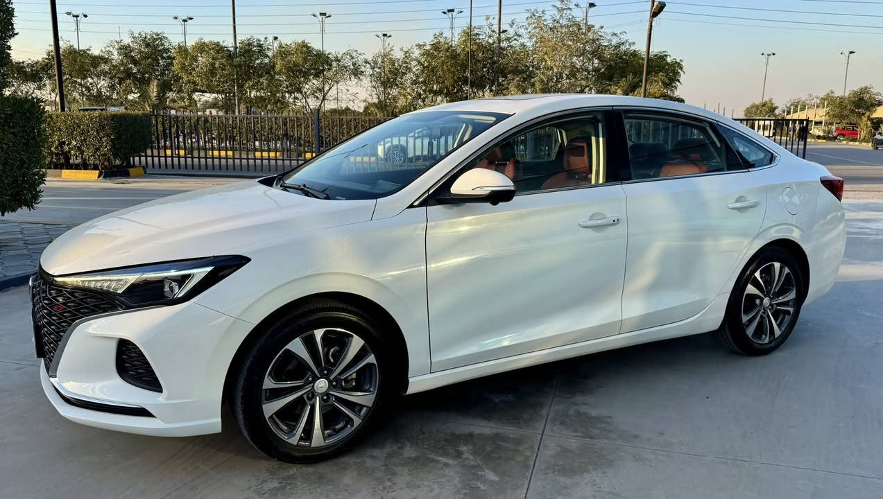 السلام عليكم شانجان ايدو بلس فول مواصفات موديل 2024مكينه 1400 تيربو يعني بانزين عادي سياره ماشيه 43 الف مكفوله من الصبغ بيهه فقط طعجات 2 موظحات بالفديو 
سعر 133 ورقه مكان السياره الدورة حي دجله 
***********
