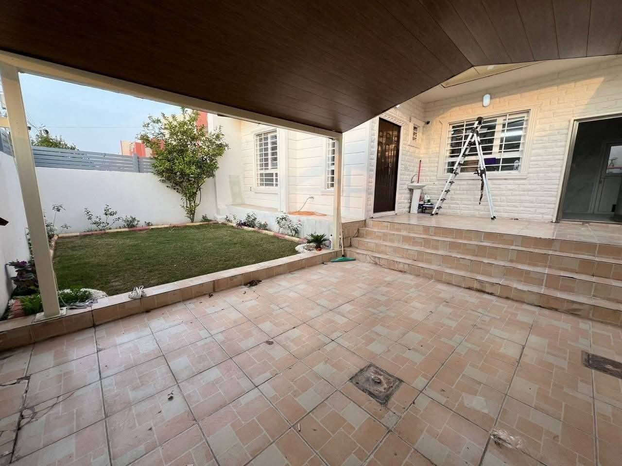 منزل للبيع في مجمع المهندسين
 موقع هادئ ومرغوب
 المساحة: 200م
يتكون من:
غرفتين نوم
صالة
استقبال
 مطبخ
ترميم جديد بالكامل
 نظيف جداً وجاهز للسكن فوراً

للاستفسار
***********
***********
*********** واتساب

عقارات ابو آدم في أربيل

لمشاهدة بقية العروض مع ذكر السعر موجود في تلگرام.  https://t.me/new1erbil أربيل, العراق
