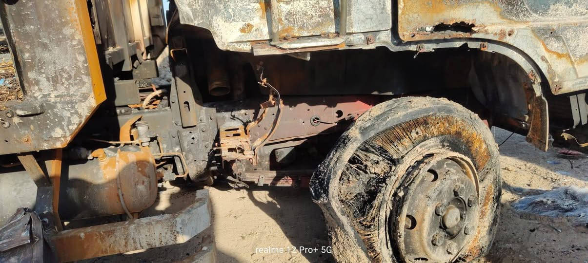 سلام عليكم اللبيع هينو طيره محتركه 
الشرط رقم و محرك و كير و سدر و توانكي ثنين سبايدرات 4 و محجر رقم الهاتف ***********
