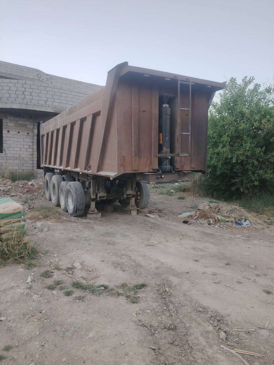 سلام عليكم عربانه نساف للبيع ٤ محاور شريط دناكير ١٦ ضرعتهة وية تعلاية ٣١ مكان ديالى ***********
