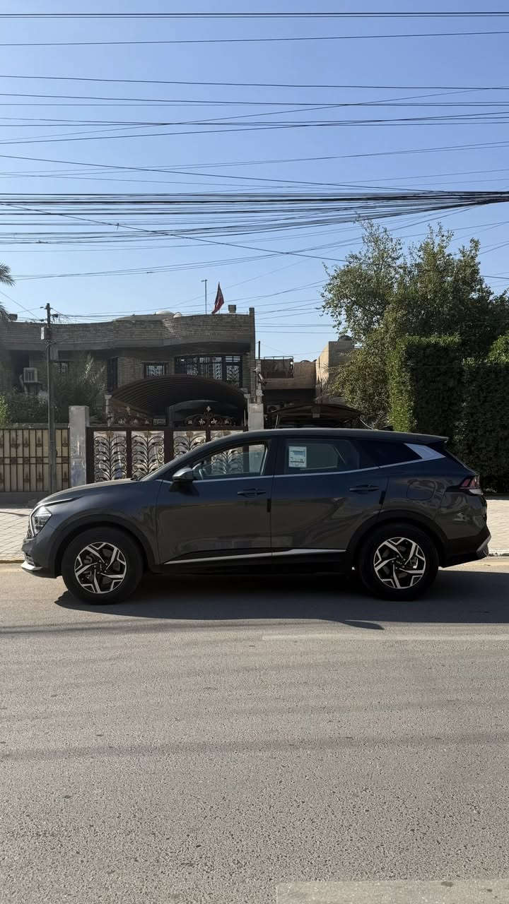 السلام عليكم 

للبيع 
كيا سبورتج 
2023
اللون رصاصي
 
حادثها قبق صندوق صبغ فقط 
وبيها بارد بالباب وجاملغ خلفي جهة الراكب 
شواصي لغود ايرباكات سليمة 
سونار مرفق بالصور

ماشية 47 كيلو 

للاستفسار 
***********
