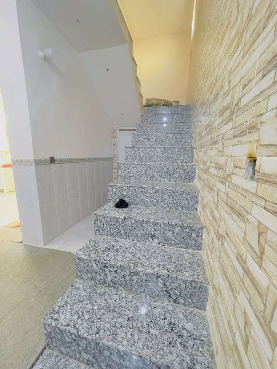 سلام عليكم 
دار للبيع في منطقه حي النفط مقابل ال كركوش 🏠🏠
طابو زراعي نقل أسهم شارع ١١م 
المساحه ٢٠٦م طابق واحد بناء ٢٠٢١
يتكون من غرفتين كبيرات +استقبال+مطبخ+صاله+صحيات داخل وخارج 
للاستفسار آكثر ومعرفه السعر اتصل او مراسله الصفحه 
ملاحظة نستقبل جميع العروض ماعليكم سوى الاتصال او زياره مكتب #فراس #الزيادي للعقارات 
الواقع في حي ألحكم قرب صيدليه آدم وسنكون في خدمتكم 
***********📞📞📞📞
