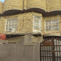 بيت طابقين • ٣ غرف • مشتمل كامل