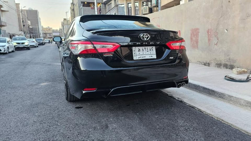 السلام عليكم
كامري موديل 19 امريكي بانزين ماشية 80 باسمي حادث بنيد صبغ وبيهه جاملغ خلفي تعديل بارد 
بنيد جارد ومغلفه اسود 
سعر 157 وبي مجال بسيط
للاستفسار ***********
