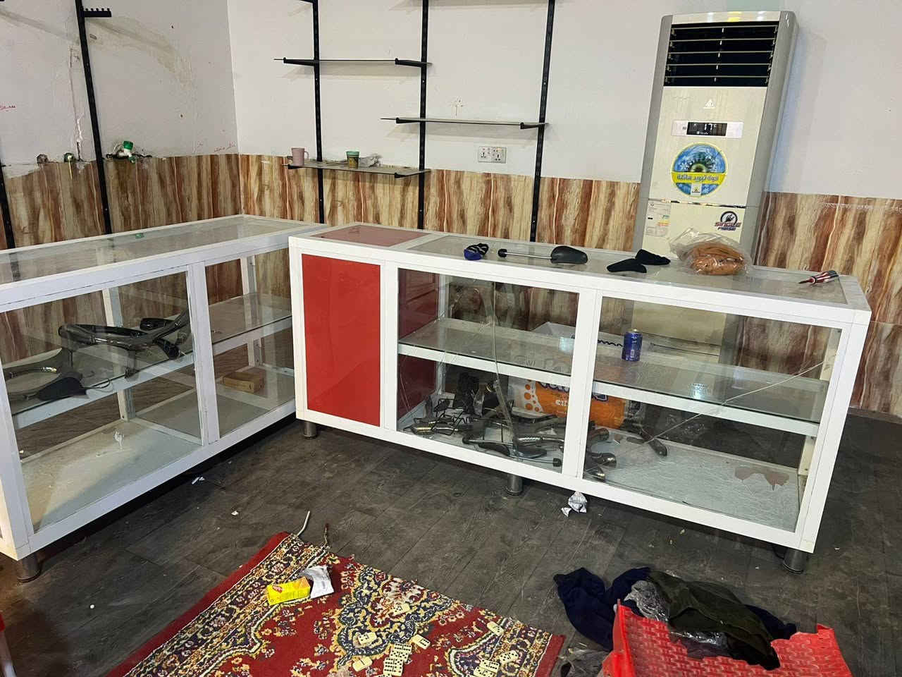 باترينات مال عرض بعدهن نظاف مستعملات شي قليل ..
3 قطع السعر الكلي 400 الف .. استفسار اكثر اتصلو ع رقم .
غير متواجد ع فيس ***********
