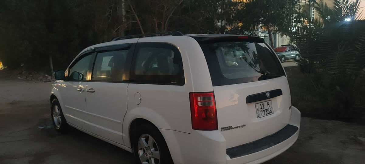 سلام عليكم للبيع دوج كرفان ٢٠٠٨ السياره جاهزه بيها نص باب السلايت رش اثر شخط من امريكا قطعتين فتح *********** النجف, العراق
