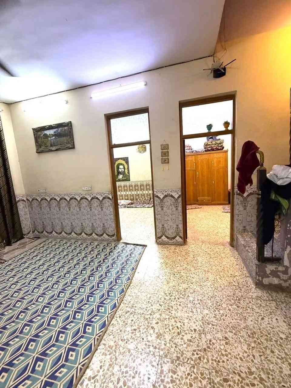 دار للبيع المساحة ١٥٠ متر في الزراعي قطاع السادس قريب على  شارع الغربي
الدار مكون من طابقين  
الوجهة 15 متر والنزال 10 متر
يحتوي على استقبال ومطبخ وغرفه نوم وحولي وصحيات 
الطابق الثاني يحتوي على ثلاث غرف نوم وصحيات 
البيت جاهز 
السعر 140 مليون وقابل للتفاوض 
للاستفسار مراسلة الصفحة او الاتصال على الأرقام التالية
***********
***********
***********
