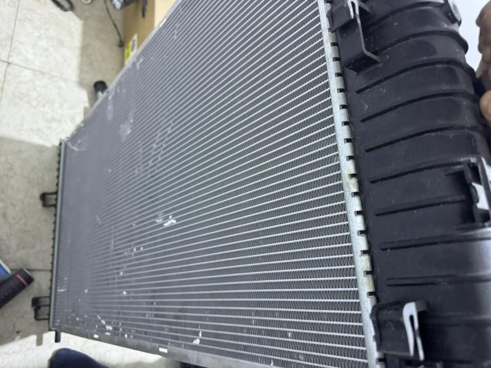 السلام عليكم
رادتير جديد غير مستخدم سلفرادو حديث جبته على سلفرادو 4 سلندر ميرهم سعره 220 الف وبي مجال
ويل تك واحد جديد غير مستخدم حديث تاهو سلفرادو سعره 200 دولار وبي مجال 
للتواصل *********** واتساب
