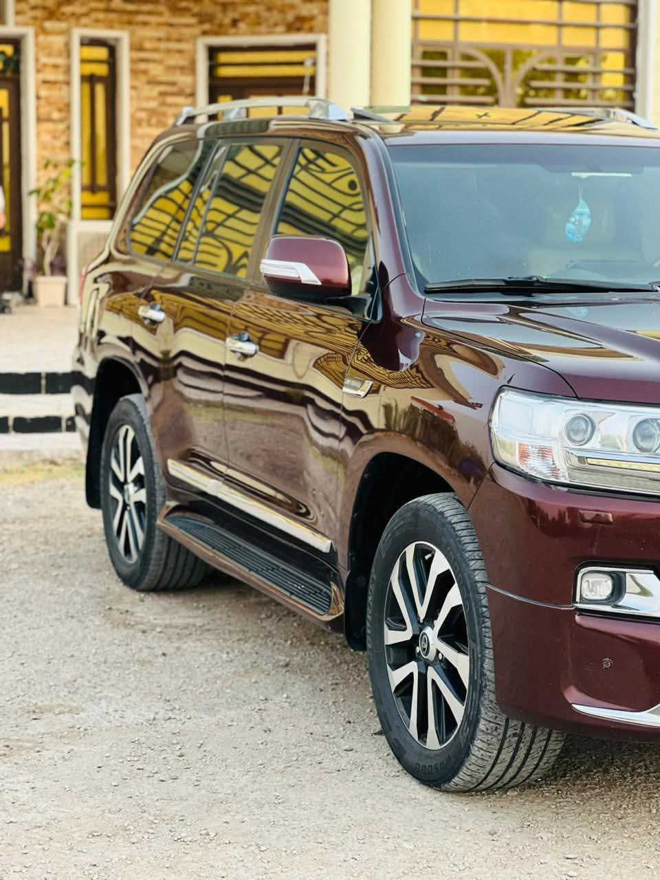 السلام عليكم 
لاندكروز ٢٠١٧ 
بريم 
مواصفات بريم معروف 
كفاله عامه 
باسمي 
تحويل مباشر 
جديده بمعنى الكلمة السياره استخدام أيد واحد 
مكاني بابل محاويل ***********
