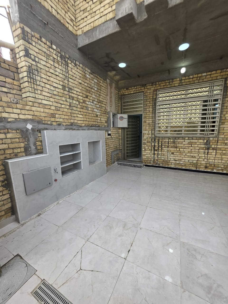 الدار للبيع المساحة 200 متر علة ساحة بناء حديث منطقة العابجية الستفسار على الرقم (***********)
