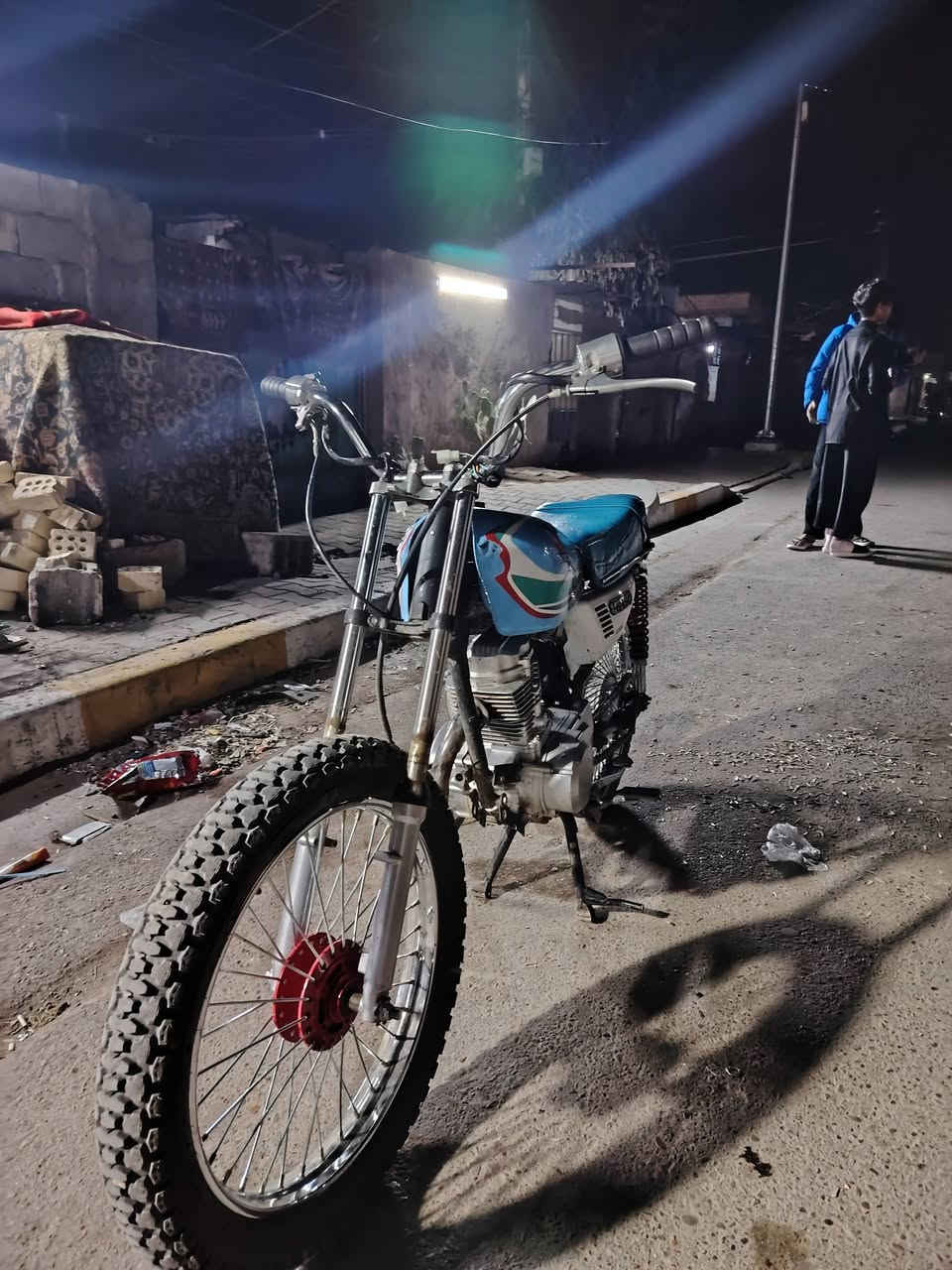 سلام عليكم دراجه للبيع مكينه ٢٣المكان بغداد الحسينيه بشارع ابو مهند السعر٣٧٥ وبيه مجال ***********
