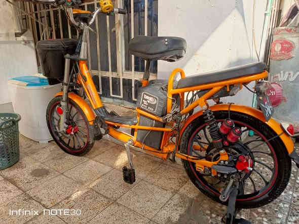 السلام عليكم دراجه شحن للبيع يرادله ملف وعقل  السعر ١٥٠ العنوان البياع الرقم ***********
