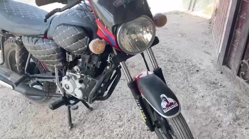 دراجه بوكسر موديل23دراجه جديده حيل ونضيف الدراجه ماشيه اوراق 8الف السعر 1350وبيها مجال حك الجيه المكان المعسكر التاجي ***********
