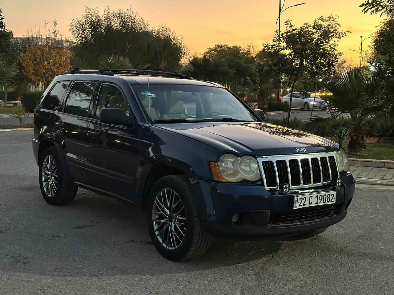 لاريدو بدون صبغ كير محرك فور ويل ويل 20 كروم سيارة جديدة رقم سنويه جديد سيارة حلوة وكاعده بلاديه السعر ٩٤ وبيها مجال لاستفسار *********** محرك 6 سلندر ٣٧٠٠
