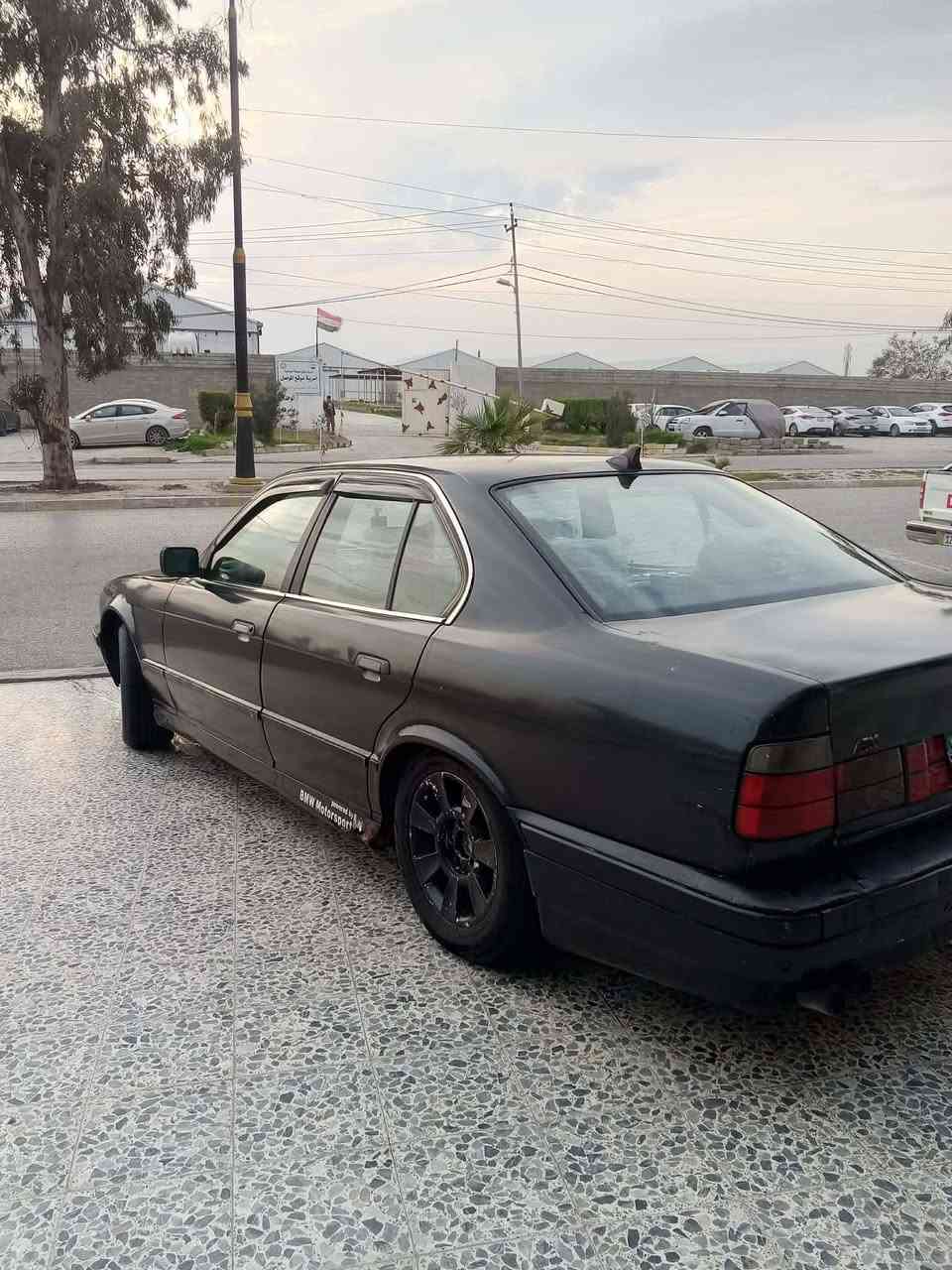 سلام عليكم للبيع أو مراوس
بي إم 535 موديل 1991سياره حلوه وبلاديه بدون ضربه  كير مكينه مكفولات
سلات تخم تاير جديد كهربائيات كلها شغاله سنتر لوك رقمة احضر فحص كمرك مدفوع هزه قبل شهر  #السعر٣٩وبيهامجال ***********
