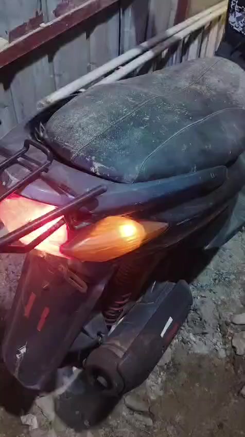 السلام عليكم من رخصة الأدمن دراجة سكنس نثيه للبيع محرك ناعم مابيه اي نقص فقط الترايش الجوه العنوان حي الإعلام البياع السعر 450الف وبيه مجال للشراي ***********
