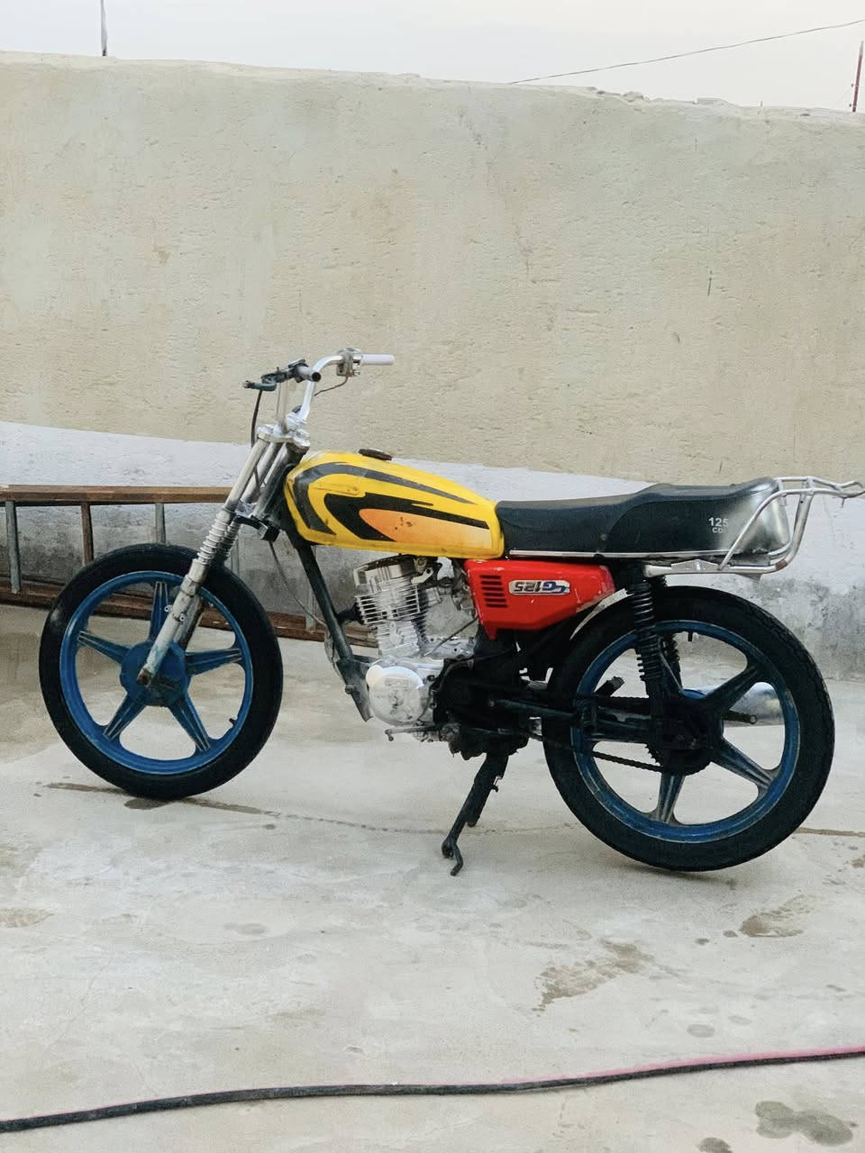 السلام عليكم دراجه بارت بيه تبخير( عوزه بستم) دراجه مرتبه تواير وياله جدد المكان الفهود تقاطع سيد يوشع للتواصل *********** 
السعر225 وبيه مجال للشراي
