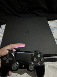 PS4 Slim • نظيف جداً • يدين أصلية