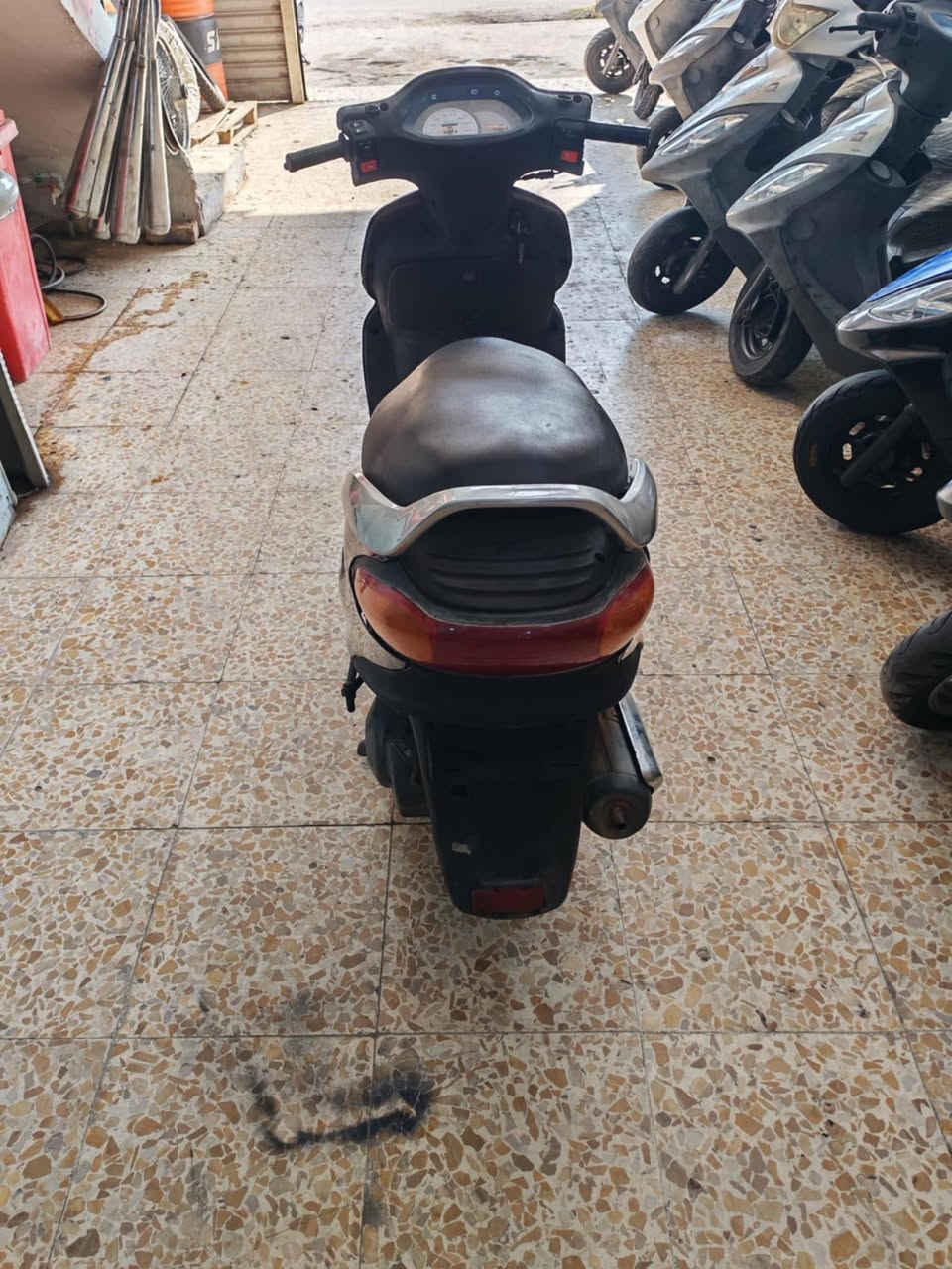 السلام عليكم دولفين للبيع كامله مكينه رمبه مابيهه اي نقص الدراجه جديده السعر 550 وبيهه مجال قليل العنوان الحمزة الغربي الاستفسار ***********
