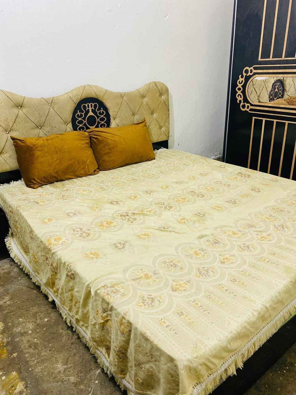 غرفة نوم تركيه استعمال قليل للبيع 500000وبيهامجال الراغب بالشراء الاتصال على هذاالرقم ***********
