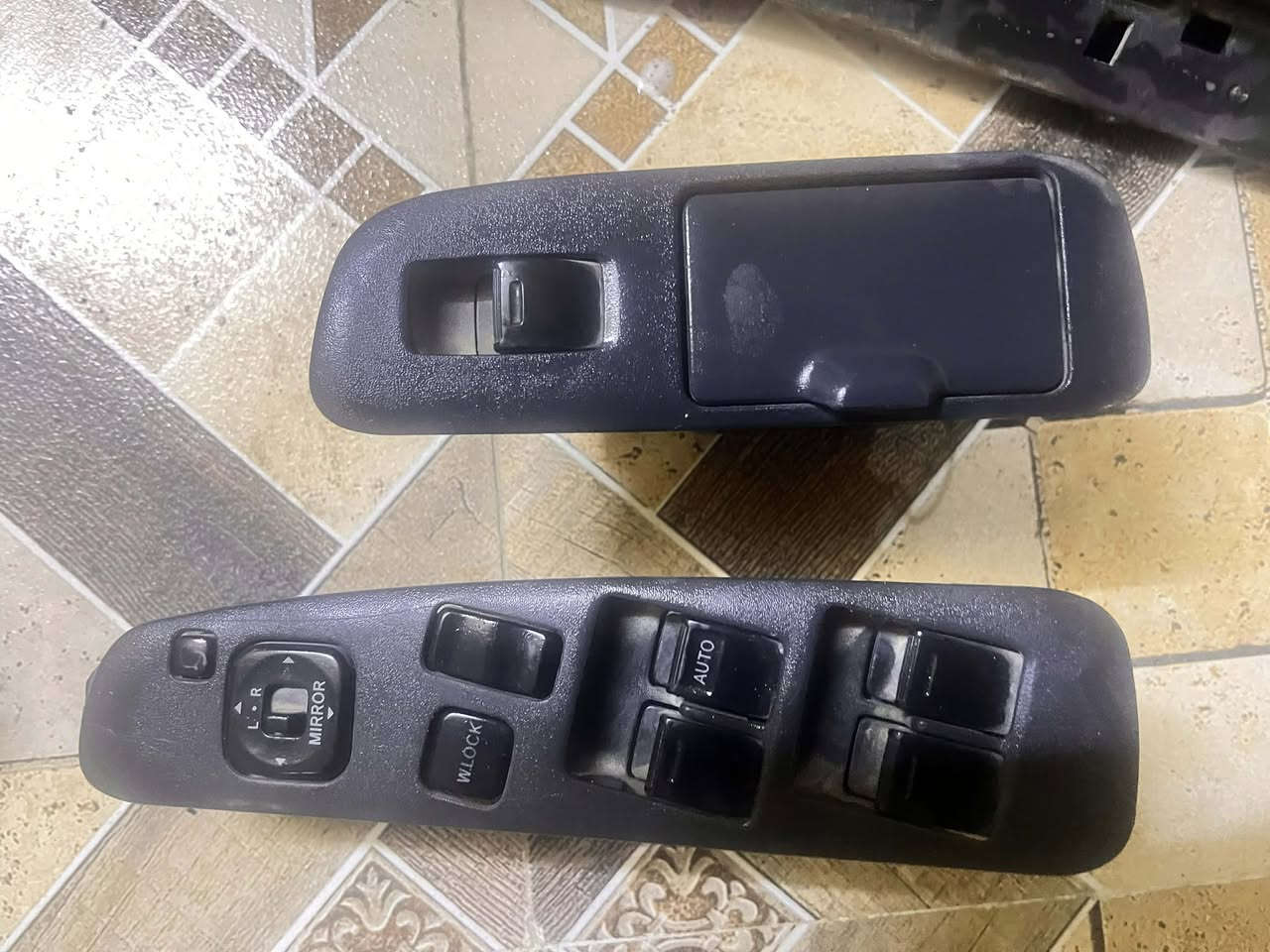 السلام عليكم غراض بطه للبيع او مراوس  بغراض مثلا بنيد  مال متصل  وقبق جنطه.  او دشبول خلفي واي غراض مراوس عادي حسب الحاجه 
دشبول كامل عينه والسمجه والمسجل والصاجيه والجكمجه  محتاج ترميم طبعا سعره ٢٥٠ 
دكم جام تخم مع ماطور سعرهم ٧٥  
شوته سعرها ٢٥ 
مروحه ١٠ 
قبق استيرن ٣ قطع نقص قطعه سعره ١٠  
سبايد سعره ٢٥ 
 التواصل عادي الخاص مفتوح


**إذا كنت صاحب هذا الإعلان وتريد حذفه لأي سبب، رجاءا أرسل رسالة إلى الدعم الفني**