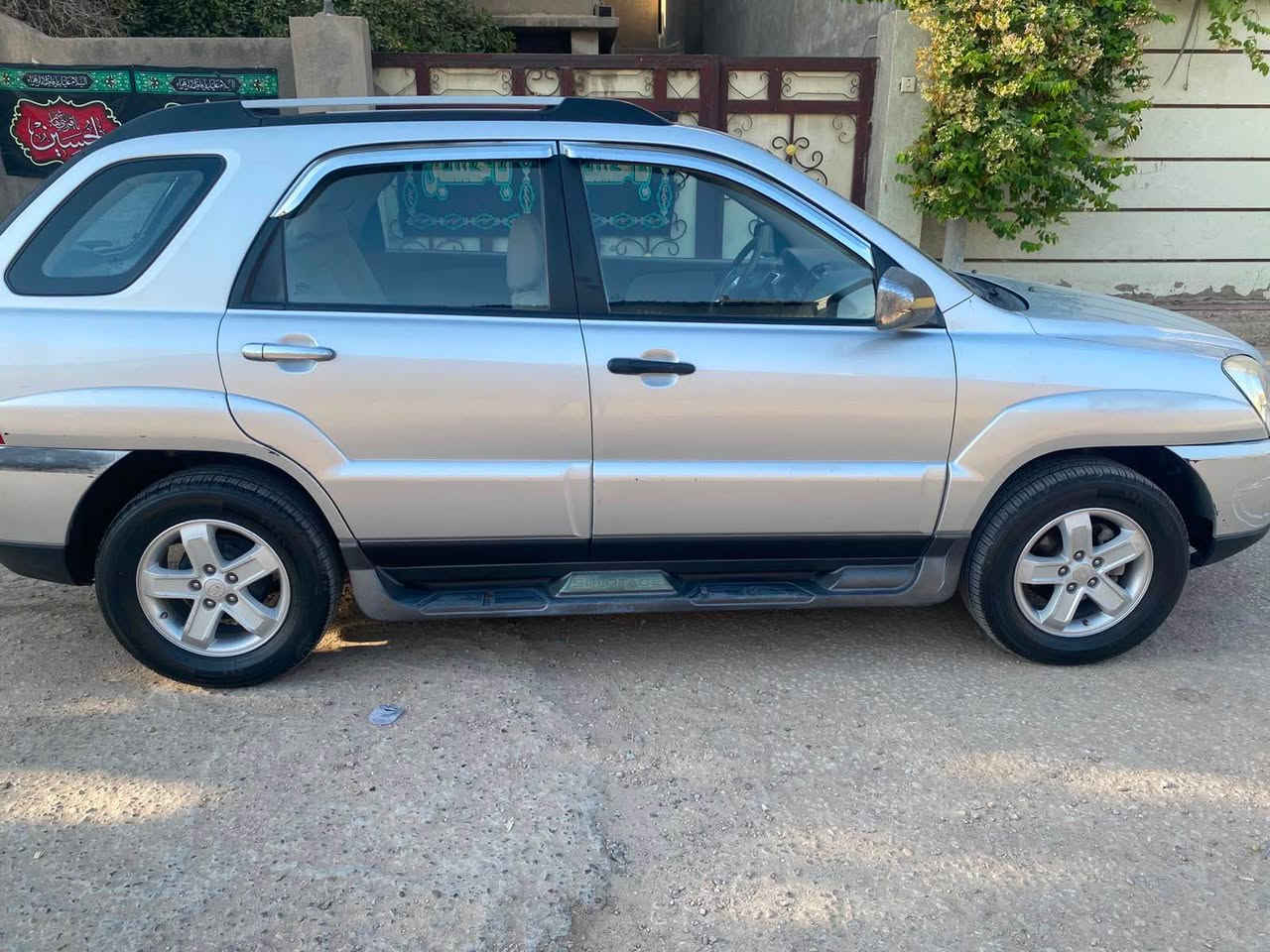 كيا سبورتج ٢٠٠٩ خليجي فول مواصفات فتحة وجلد وشاشه كله شغال مابيه اي نقص ماشيه ١٢٨ حقيقي رقم بابل بأسمي  تخم تاير جديد تخم بلكات جديد حتى دهن قبل يومين بدلت ترايك للبصره
مكان السياره حله / بكرلي 
السعر ١٠٥ وبيهه مجال قليل
فقط تبديل جاملغ ايمن والقديم موجود وبارد شويه بالبنيد 
للاستفسار *********** حلة, بابل
