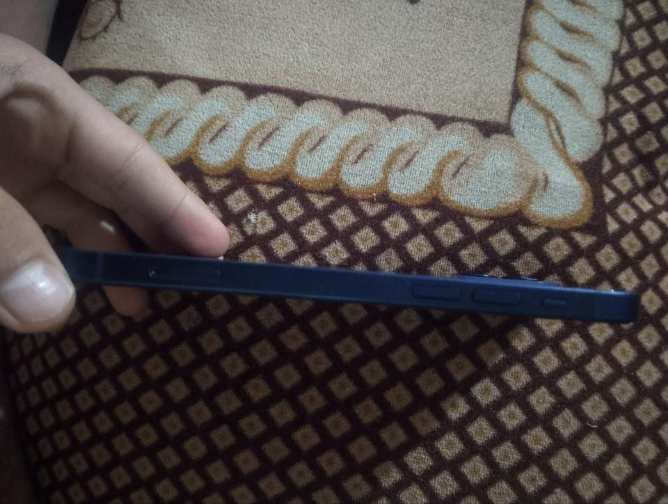 ايفون 12 عادي  نضيف 100/100 شخط مابي + بطاريه 
مرفوعه 96+مامبدل بي أي شي+ذاكره128السعر350 وبي  مجال مكاني بغداد  المدينه رقمي***********
