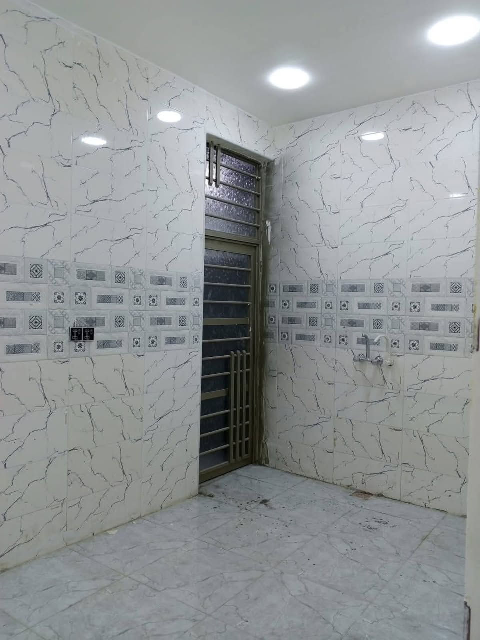 مشتملات للايجار مساحته  100متر 🟥 بناء حديث  🟦
يحتوي على غرفة نوم وهول ومطبخ واستقبال وصحيات داخلية وخارجية وگراچ 🟥 
⬅️⬅️مبني من الطابوق 🔳
⬅️⬅️السقف صب كونكريت 🟦
⬅️⬅️الأرضية والجدران سيراميك 🟥
عرض الشارع /14م
نوع العقار طابو زراعي مرقم 🟦
السعر الايجار//200. الف ♦️
العنوان//كوت حي الحكيم الاولى  شارع گاله 🟦

          *******************************
للاستفسار الاتصال على الارقام التاليه ⬇️⬇️
   
   📳📳*********** 📳📳
  📳📳*********** 📳📳
  📳📳*********** 📳📳
   
    
مكتب دلالية اهل الديرة للعقار 🏨🏡
