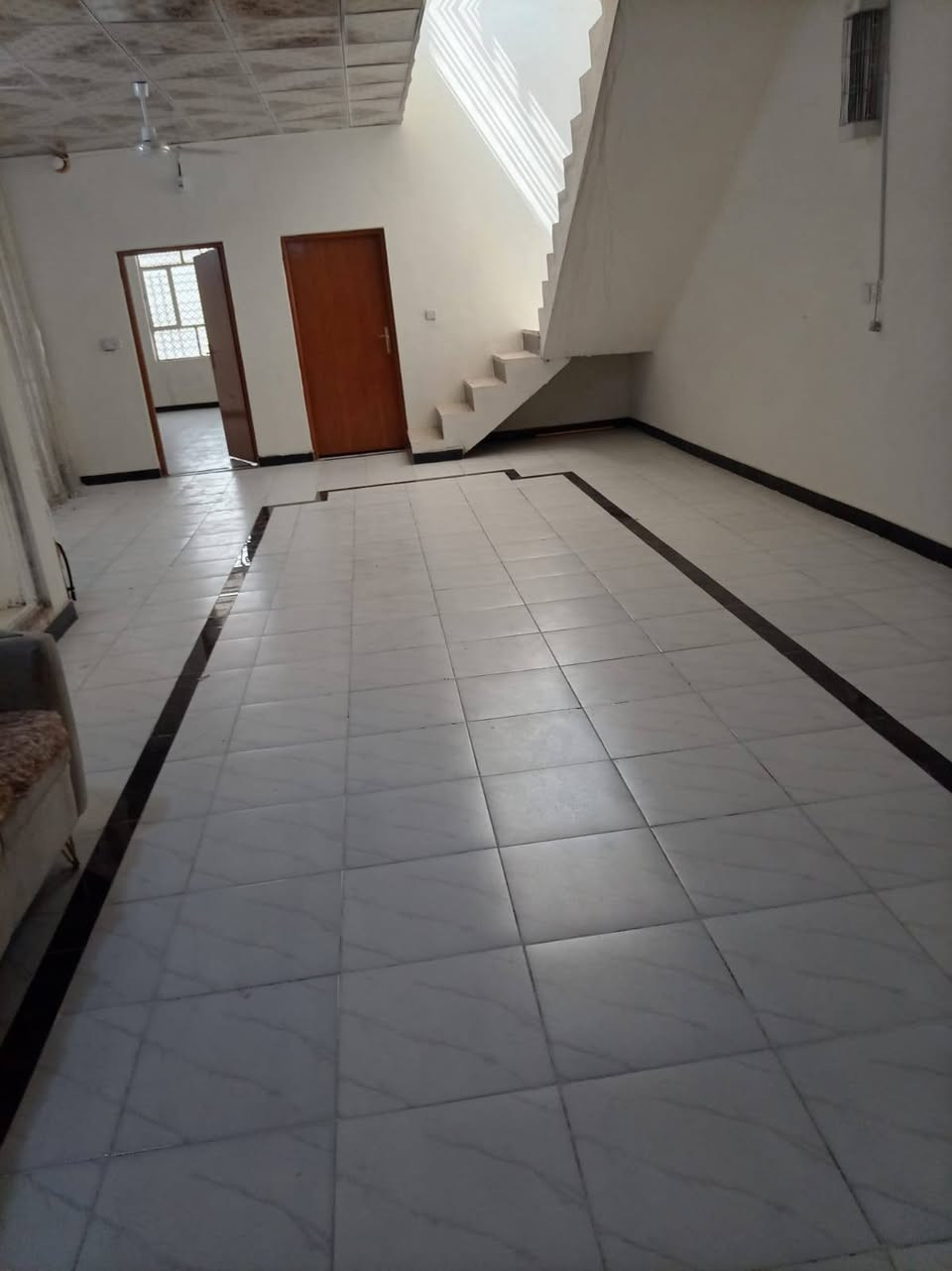 بيت للبيع
المكان شارع المطار الجديد شارع الشفلات فرع التمايمة مقابل مضيف
المساحة ١٥٠ متر طابقين
البناء صب وطابوق بناء مرتب سقوف ثانوية
السطح مطبك شتايكر عن المطر
للاستفسار الاتصال على الرقم ***********
