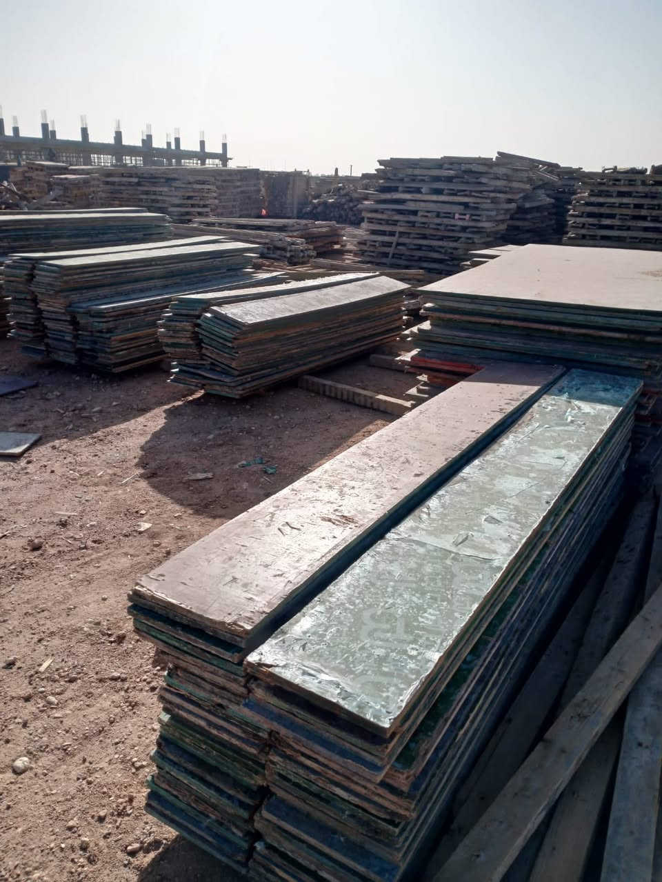 السلام عليكم 

للبيع في كربلاء …. للبيع في كربلاء 

1- بلايووود مغلون نظيف جدا مختلف القياسات ( اشرطة مقاصير ) 
سعر القطعة الكاملة المقاصير 16 الف دينار قفل .

2- سير خشب مقاصير قياس ٤ انج (10*10) سم مختلف القياسات من ١ متر لغاية ٢ متر 
سعر المكعب 350,000 دينار  . 

3- براكيتات سقفي وأرضي سعر القطعة 4 دولار 

4 - قالب حديد دائري قطر ١ متر المتوفر ٢٥،٥ متر طول سعر الطن ١١ ورقة حديد ثقيل درجة اولى 

5- حاوية 6 متر فارغة سعرها 22 ورقة وبيها مجال 

6- كرفان 6 متر أمريكي يطبك سعره 15 ورقة وبي مجال .  

للاتصال أو  واتساب : ***********
مهندس محمد 
كربلاء المقدسة
ملاحظة : فقط الحاوية والكرفان مكانهم الحصوة وباقي المواد مكانهم كربلاء .
