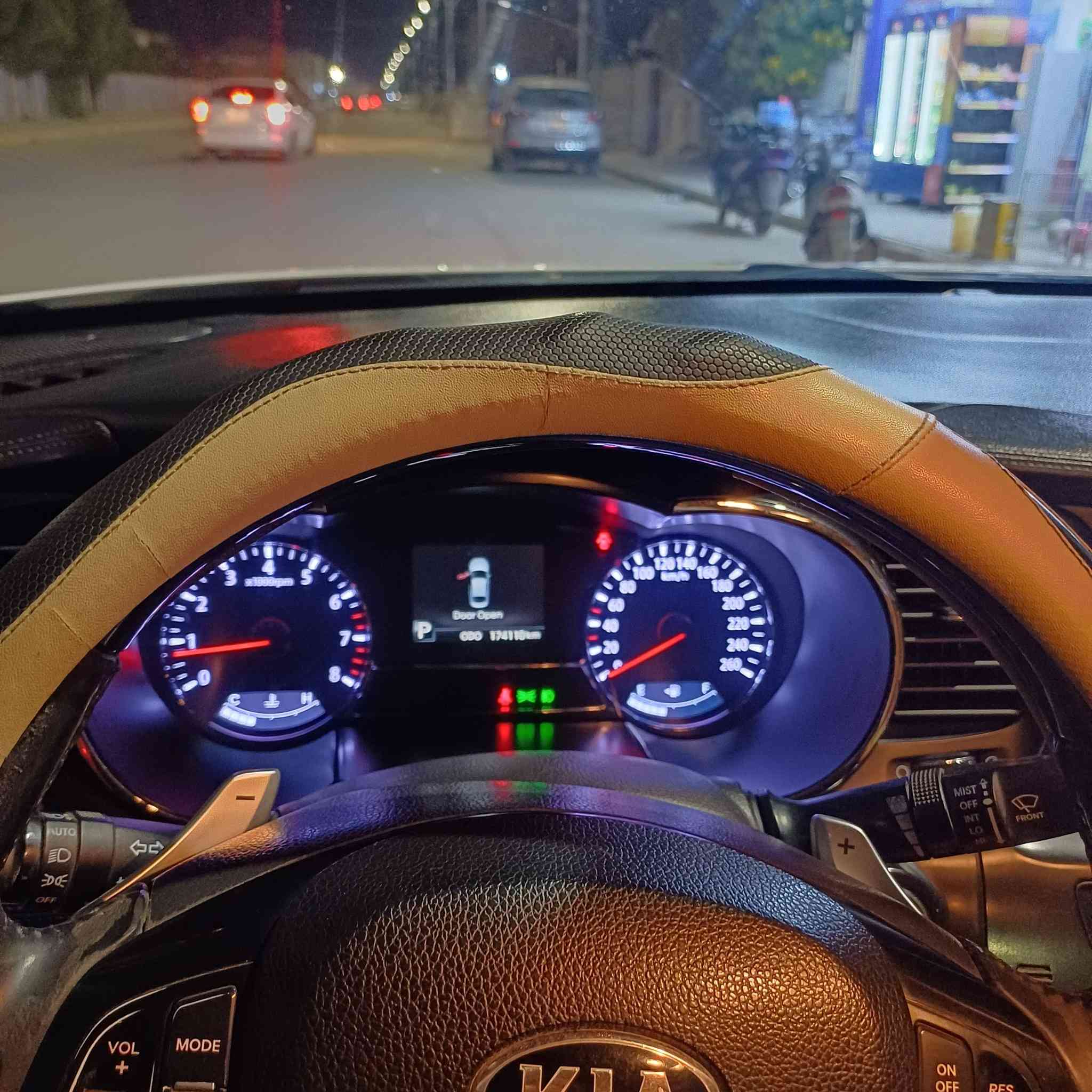 موديل ٢٠١٤ خليجي فول عدا البنراما كفاله عامه السعر ١٤٤$ 
***********
