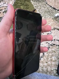 آيفون ١١ • ٦٤ جيجا • شاشة مكسورة