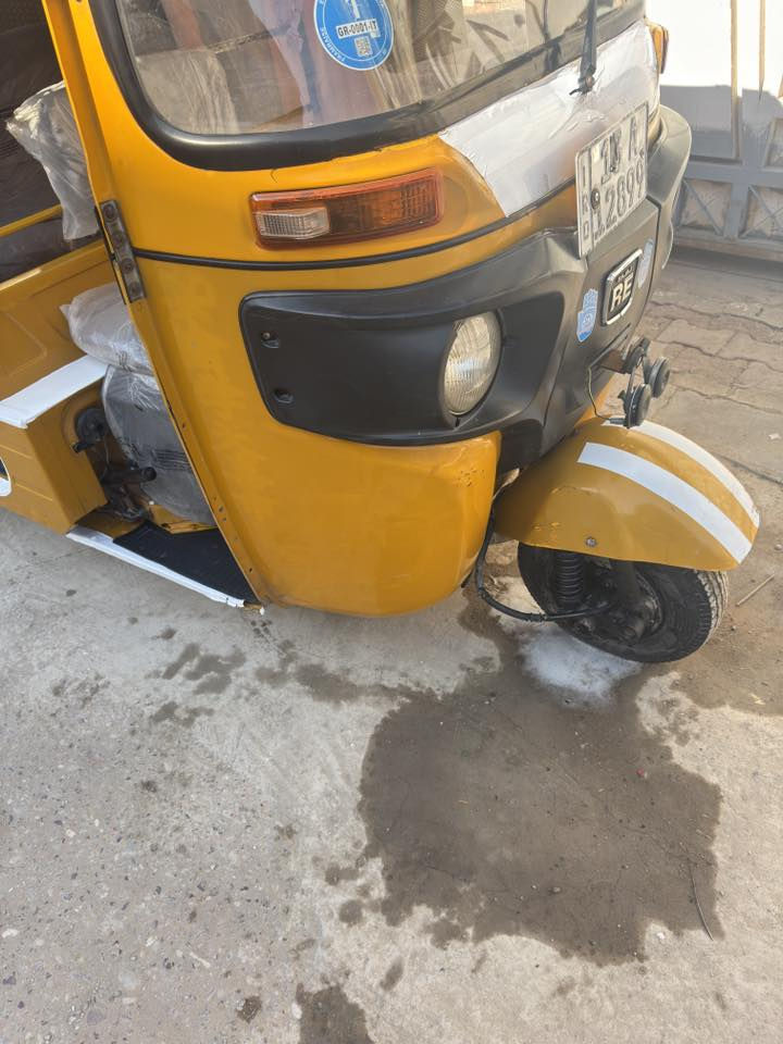 تكتك للبيع
موديل 2020
تكتك نظيفه ع اخر حبايه وجاهزه من كلشي ما بيها خياسات مال جناي مدوشمه نايلون جادر جانبي جديد قبل شهر مشدود
راعيها موجود 
مرقمه وكامله 
سنويه موجوده
العماره ميسان 

***********
