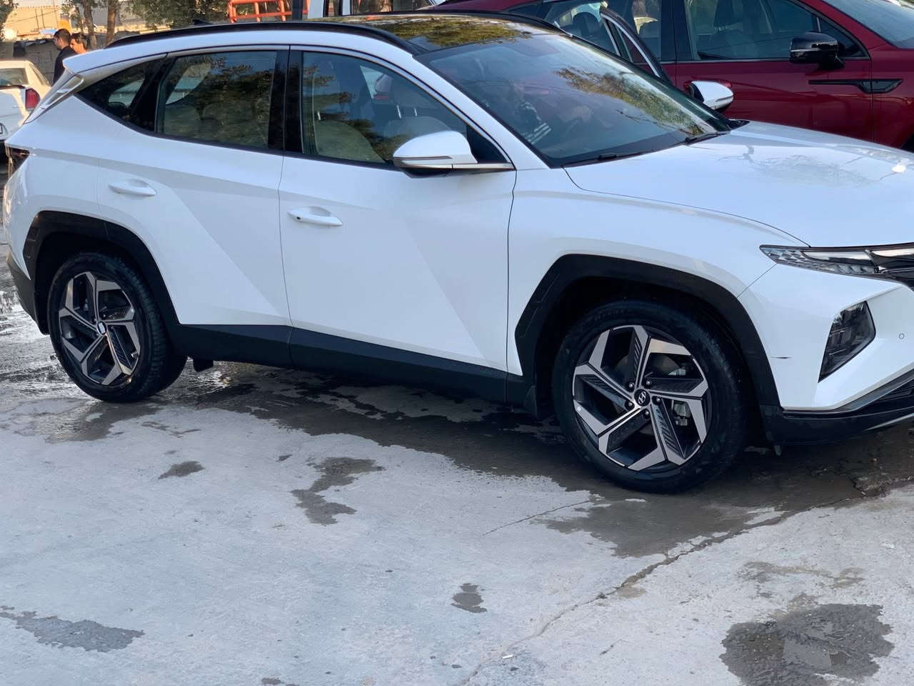 توسان 2024 خليجي 
فول مواصفات 1/1 
رقم بغداد تحويل مباشر 
ماشيه 10 فقط 
السياره ع وضع الشركه مكفوله وجاهزه 
مكاني بغداد 
سعرهه 232 
رقمي ***********
